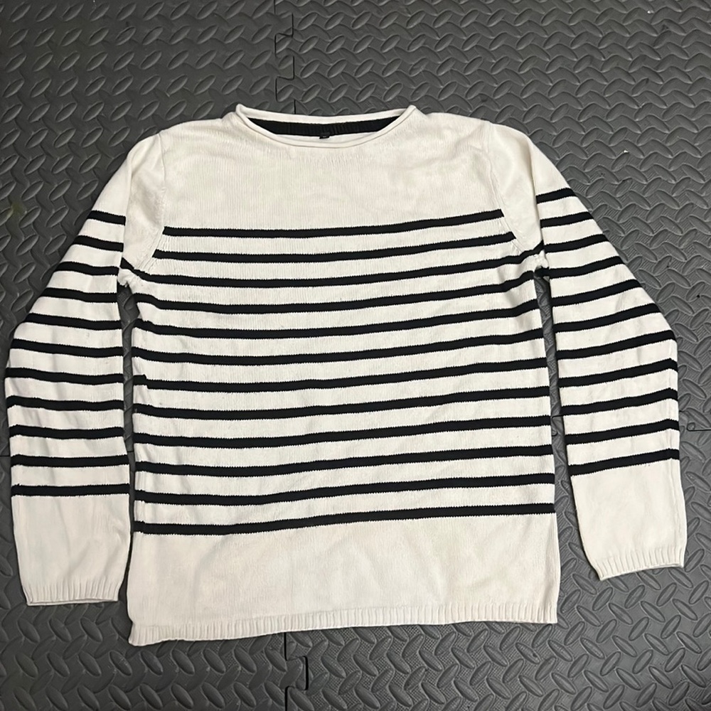 h&m white & navy blue knit sweater